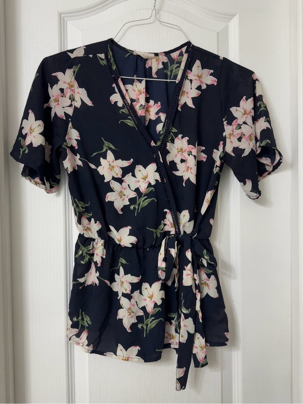 Sienna Sky navy blue faux-wrap floral blouse elastic waist size S